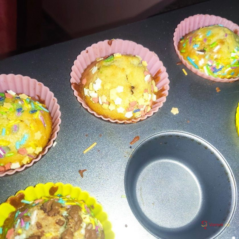 Výborné muffiny s kousky čokolády - fotografie 3