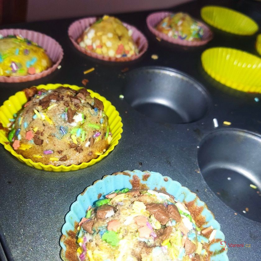 Výborné muffiny s kousky čokolády - fotografie 2