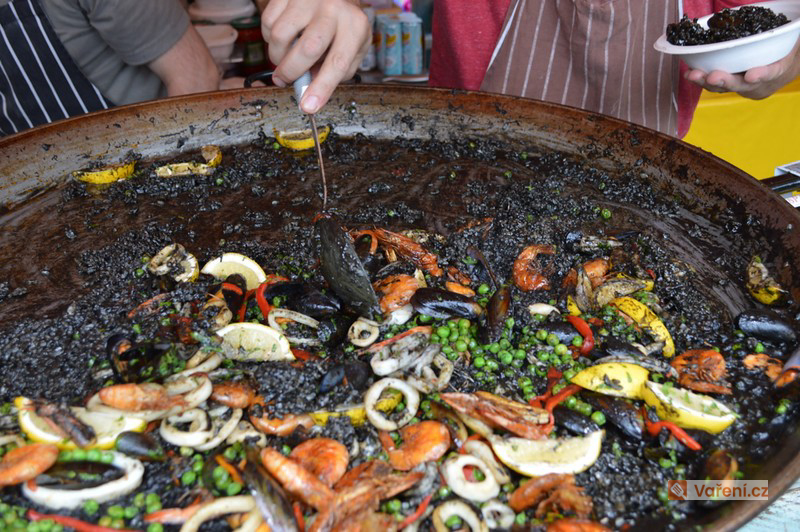 Paella černá