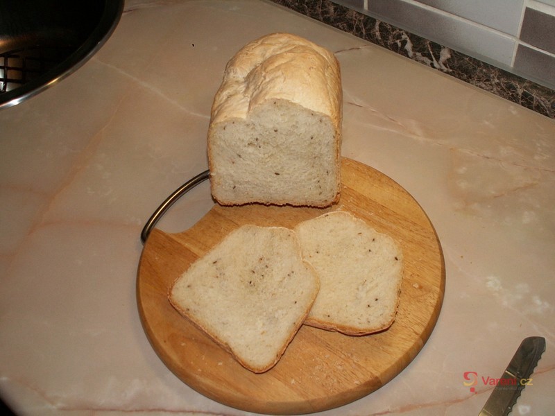 Snídaňový světlý chléb - fotografie 3