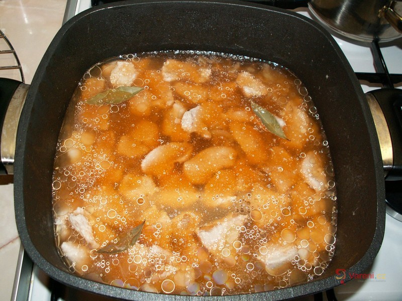 Krůtí maso na pomerančích s čerstvou bazalkou - fotografie 5