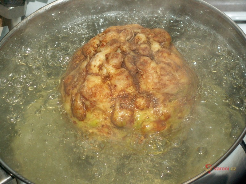 Celerový salát s jablky a ořechy - fotografie 2