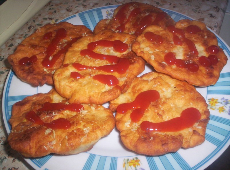 Výborné maďarské langoše recept | Vaření.cz