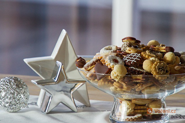 Vánoční ořechy plněné krémem