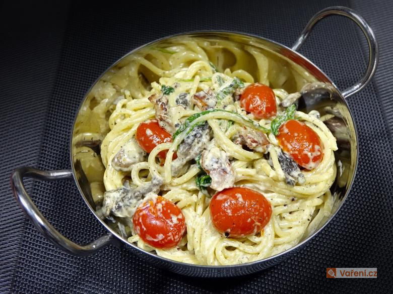 Špagety s nivou a pórkem