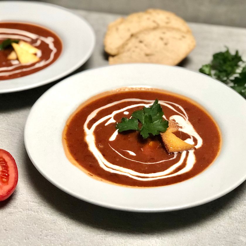 Fazolová polévka s uzeným tofu a rajčaty