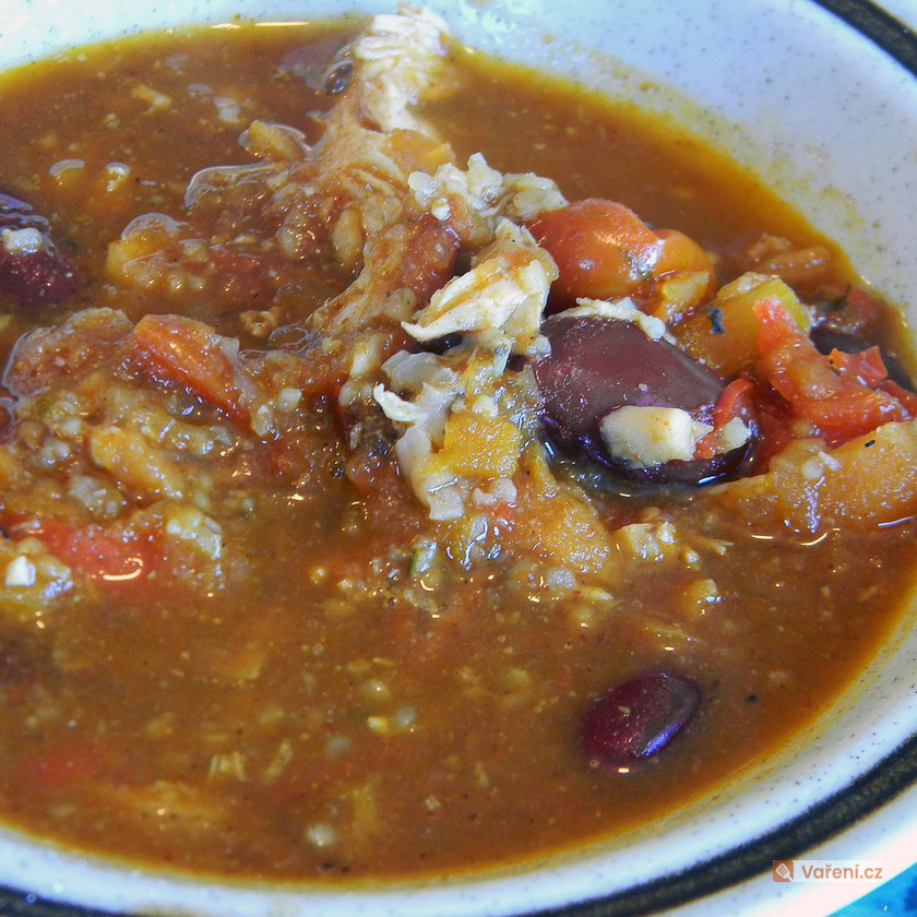 Rychlá kuřecí polévka s fazolemi