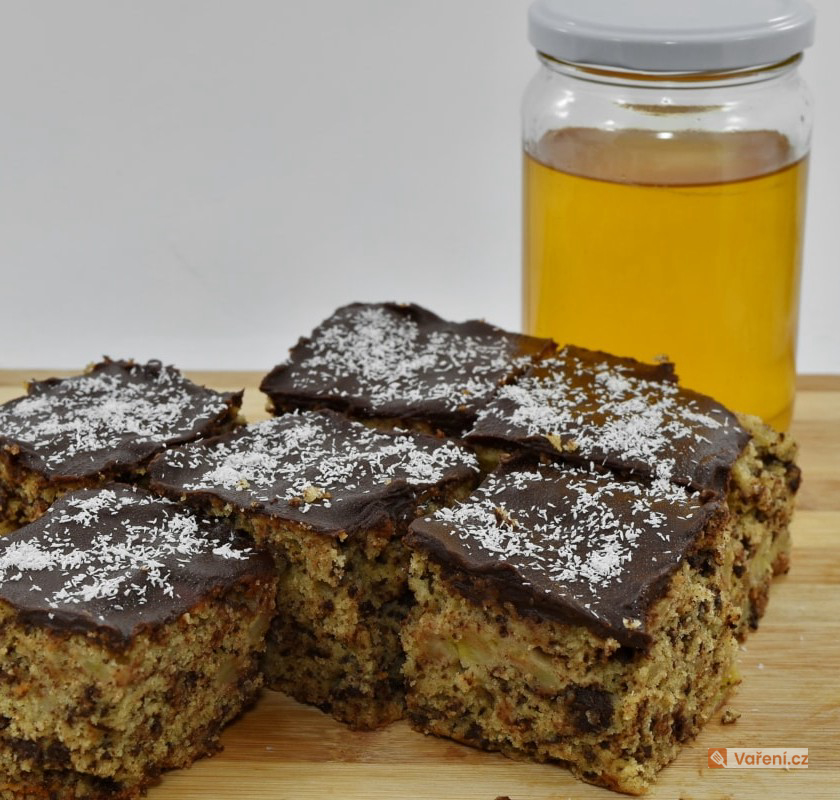 Perník s jahodami nebo ořechy