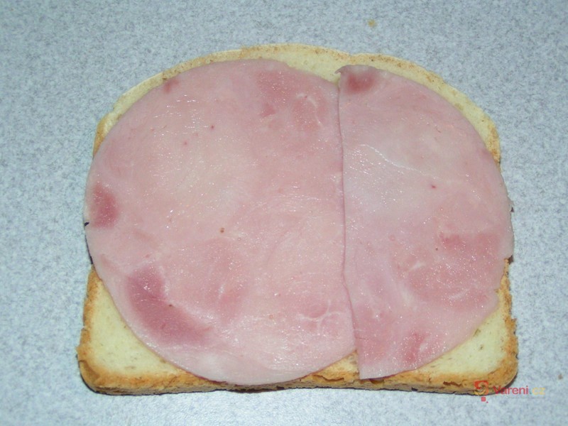 Toasty se salámem, nivou a cibulí - fotografie 2