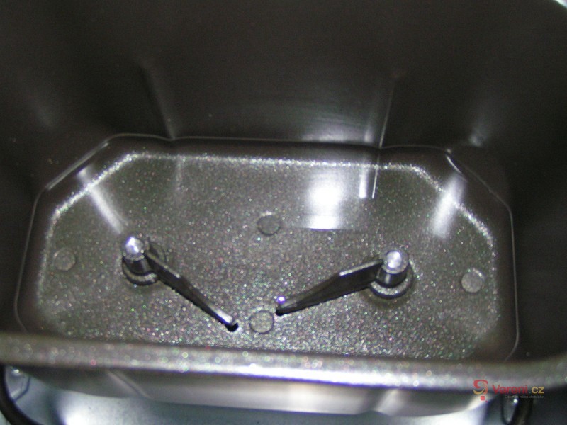 Chléb z domácí pekárny - fotografie 2