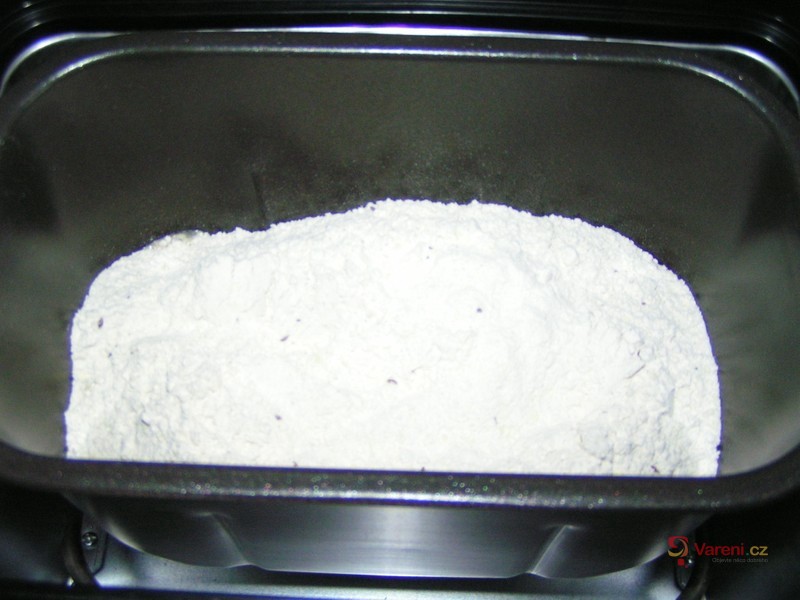 Chléb z domácí pekárny - fotografie 3