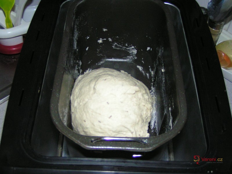 Chléb z domácí pekárny - fotografie 5