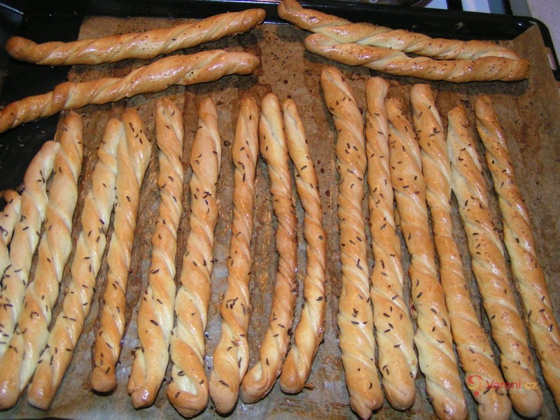 Kynuté slané tyčinky - fotografie 5