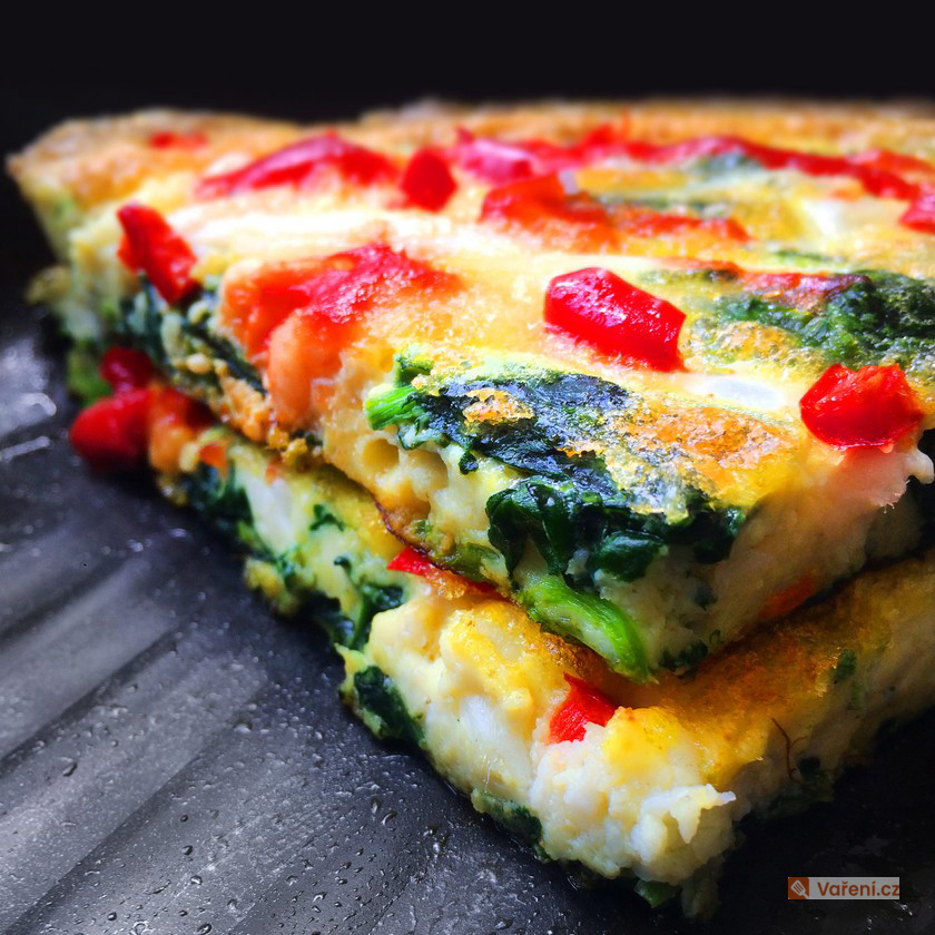 Barevná omeleta se sýrem