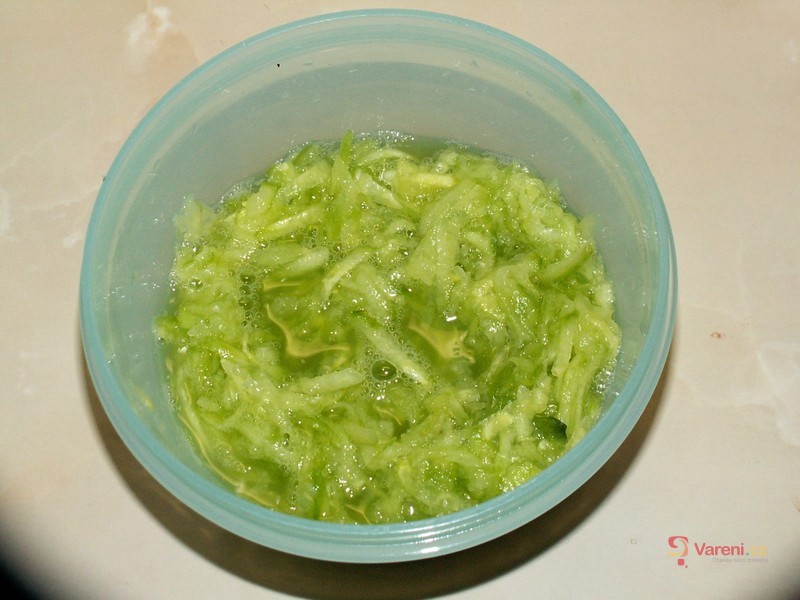 Zdravý okurkový salát - fotografie 3