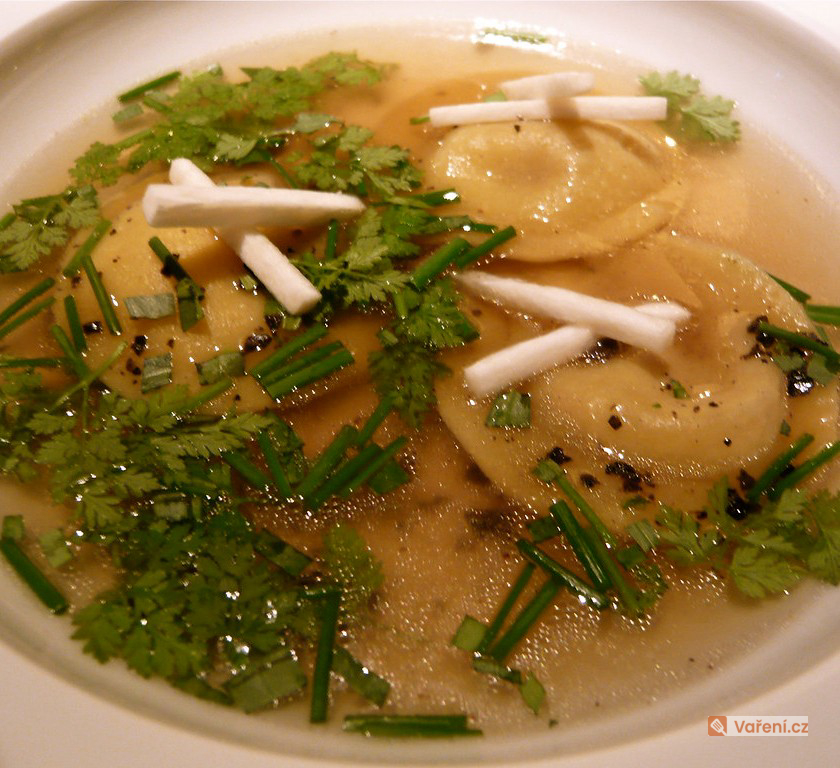 Králičí polévka s knedlíčky