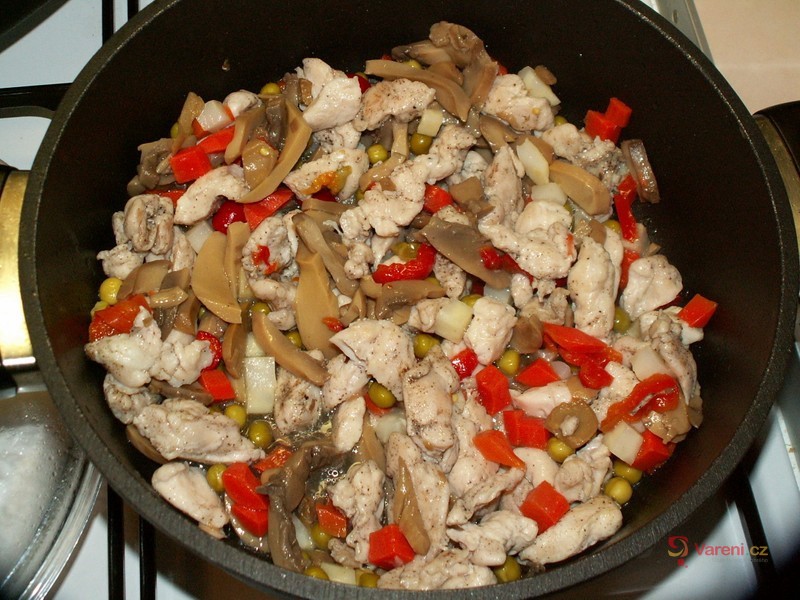 Kuřecí nudličky s červenou řepou - fotografie 4