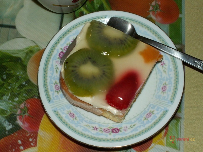 Piškotový dort s kiwi a mandarinkami