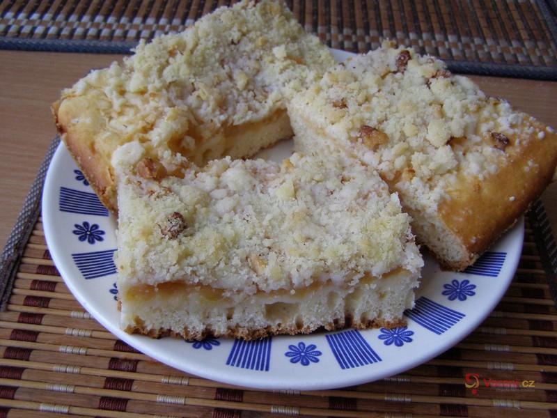 Jablečno-ořechový žmolenkový koláč - fotografie 2