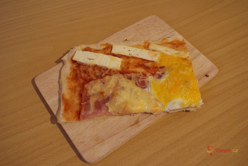 Sýrový pizza chléb - fotografie 2