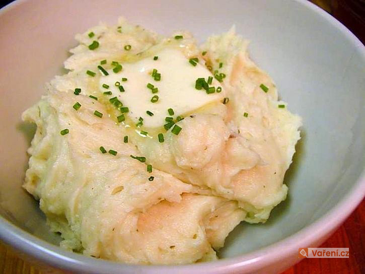 Šťouchané brambory s nivou a pažitkou