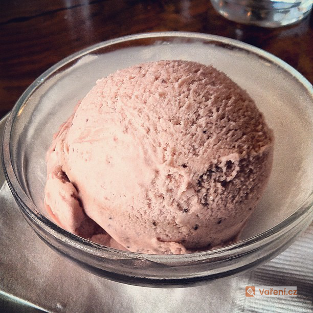 Jahodová zmrzlina s tvarohem