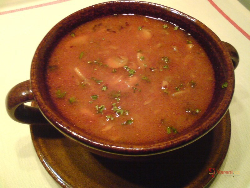 Kuřecí gulášová polévka
