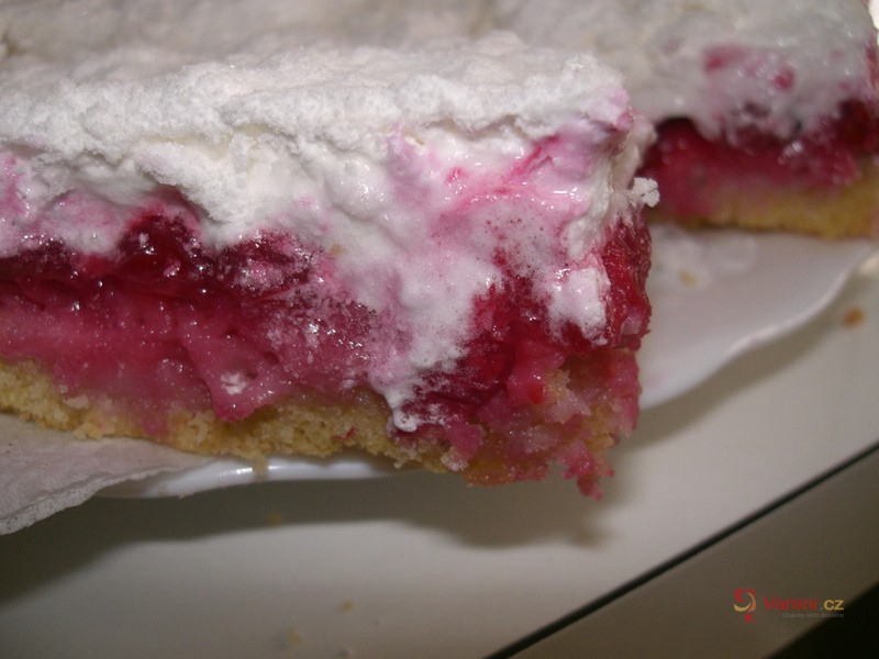Sněhový rybízový koláč