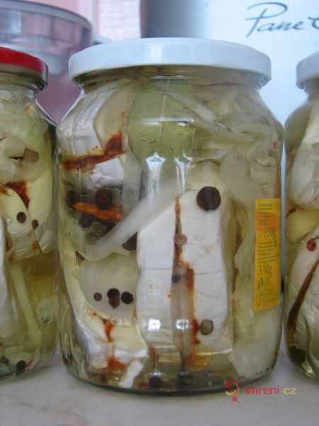 Nakládaný pikantní hermelín - fotografie 3