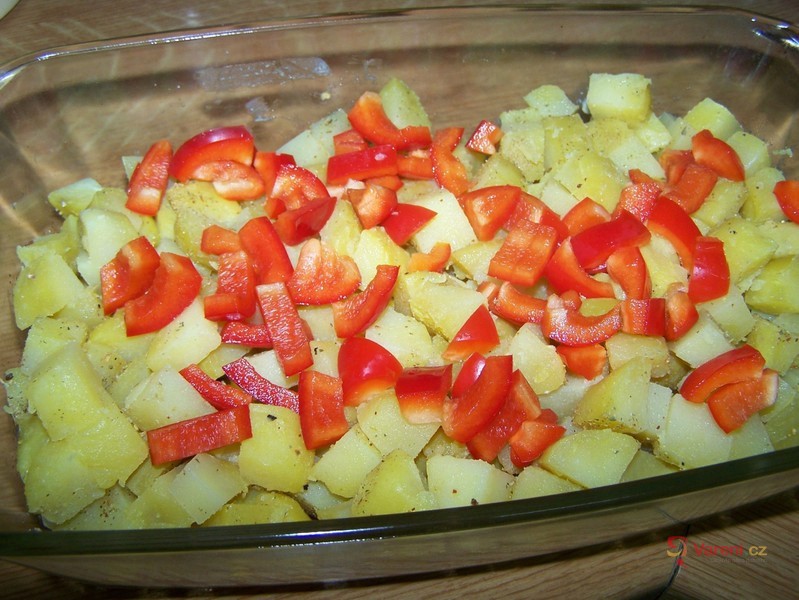 Brambory zapečené s brokolicí a sýrovou omáčkou - fotografie 4