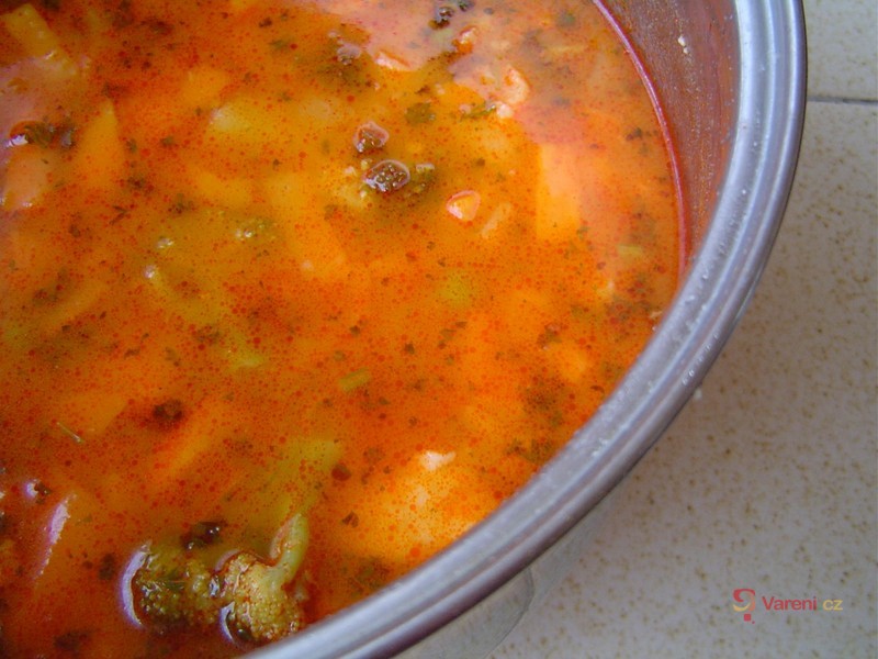 Falešná Hortobágyská gulášová polévka