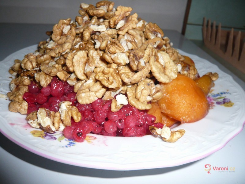 Ovocný salát s ořechy 1 - fotografie 2