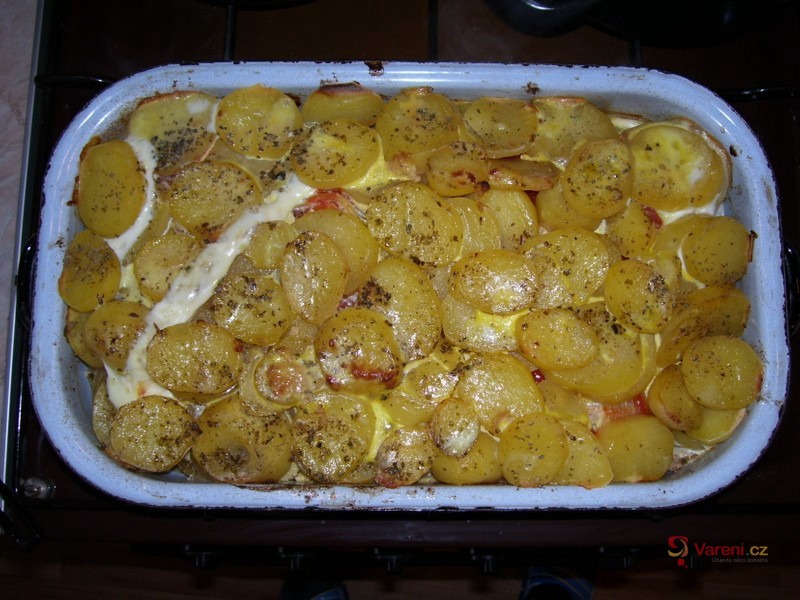 Vepřové řízky zapečené v bramborech - fotografie 3