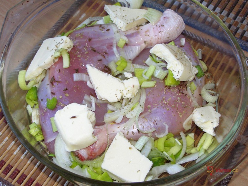 Pečené kuře na pórku - fotografie 2