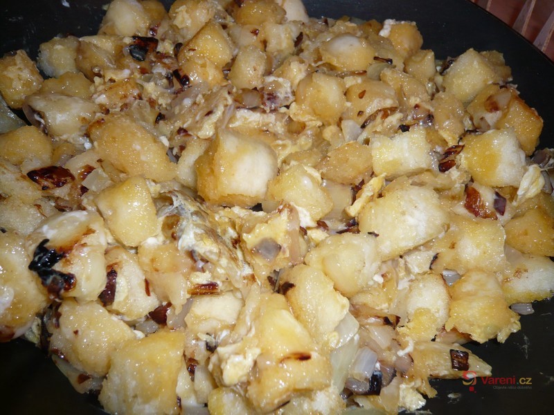 Knedlík ve vajíčku se slaninou - fotografie 4