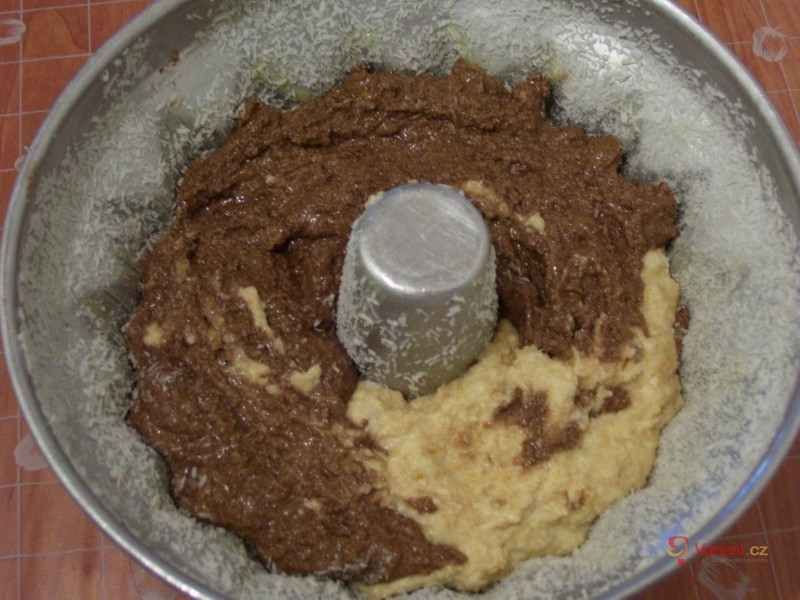 Jablková mramorová bábovka - fotografie 2