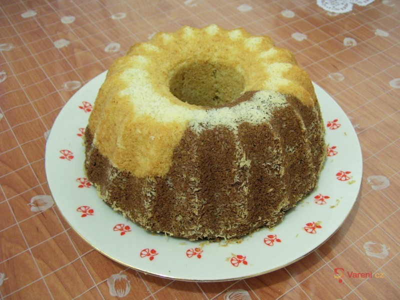 Jablková mramorová bábovka - fotografie 3