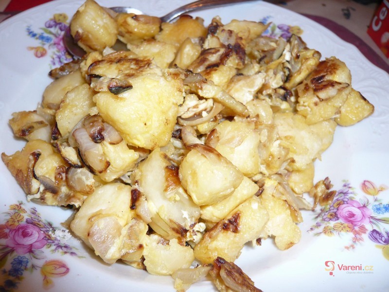 Knedlík ve vajíčku se slaninou - fotografie 5