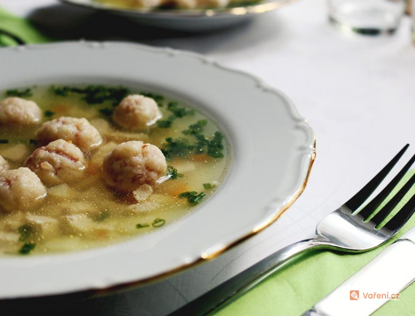 Drůbková polévka s kořenovou zeleninou