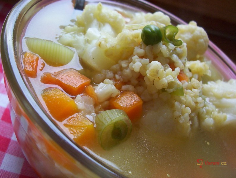 Zeleninová polévka s bulgurem