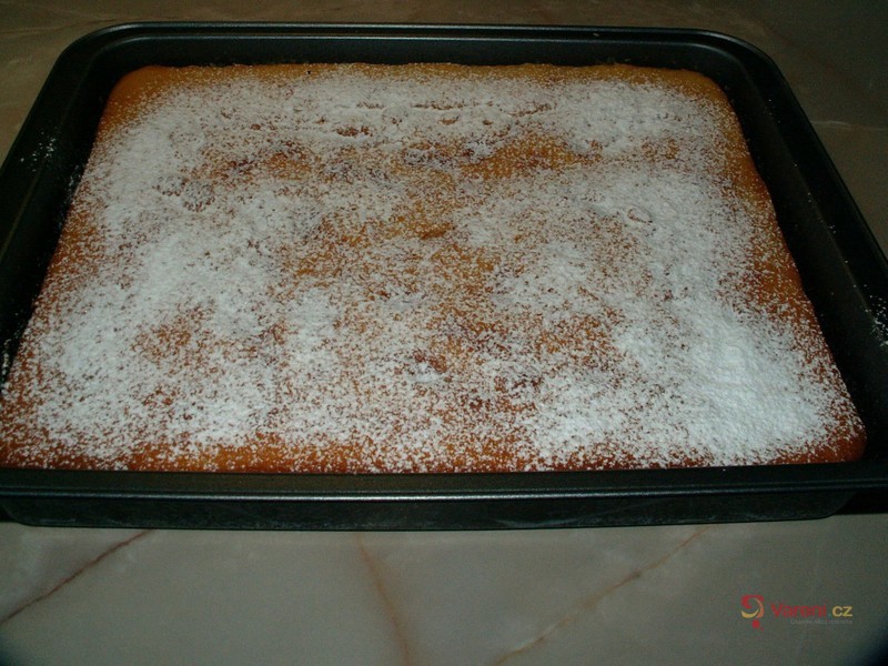 Tvarohový dort s rozinkami - fotografie 4