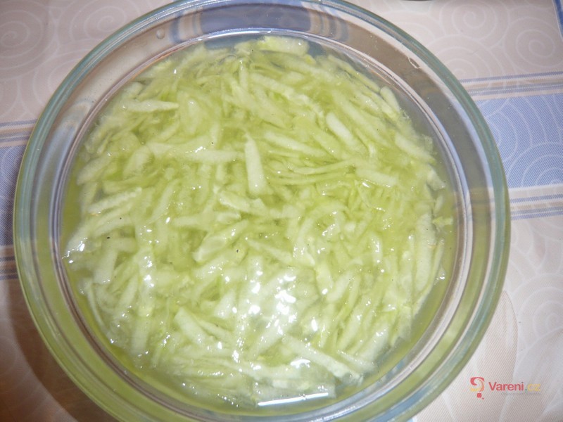 Zdravý okurkový salát - fotografie 4