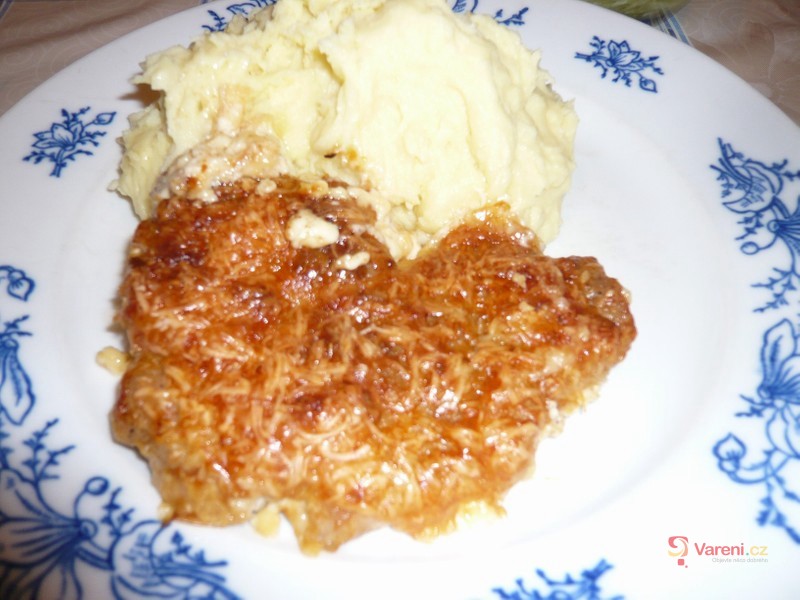 Vepřové maso zapečené v sýrové omáčce - fotografie 2