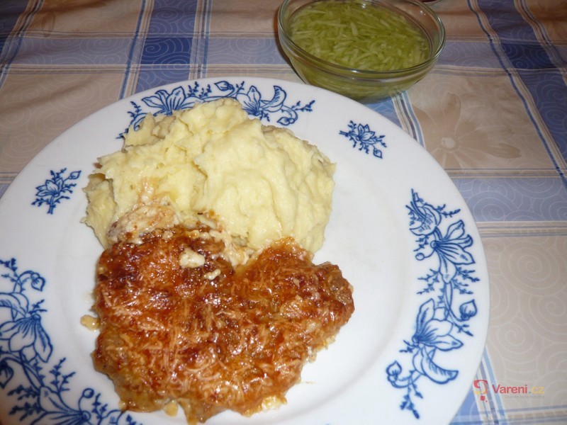 Vepřové maso zapečené v sýrové omáčce - fotografie 3