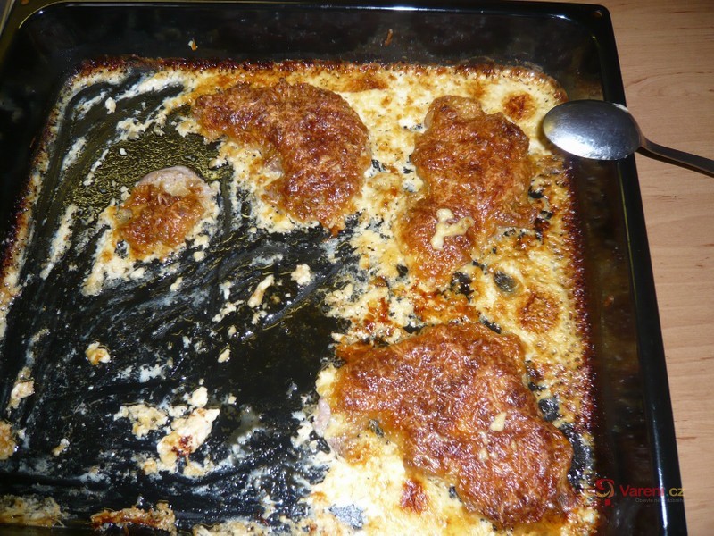 Vepřové maso zapečené v sýrové omáčce - fotografie 5