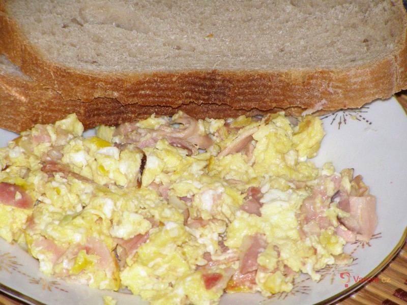 Míchaná vajíčka se sýrem - fotografie 4