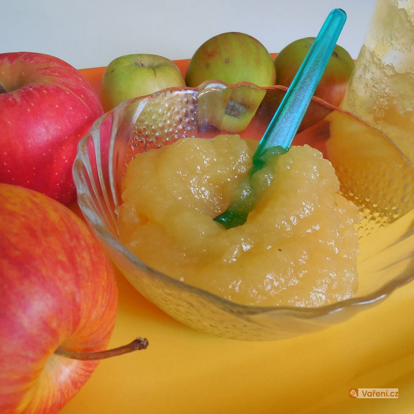 Jablečné pyré se slupkami