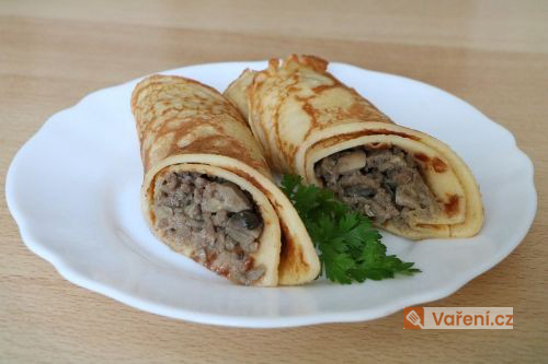 Palačinky plněné masem a houbami