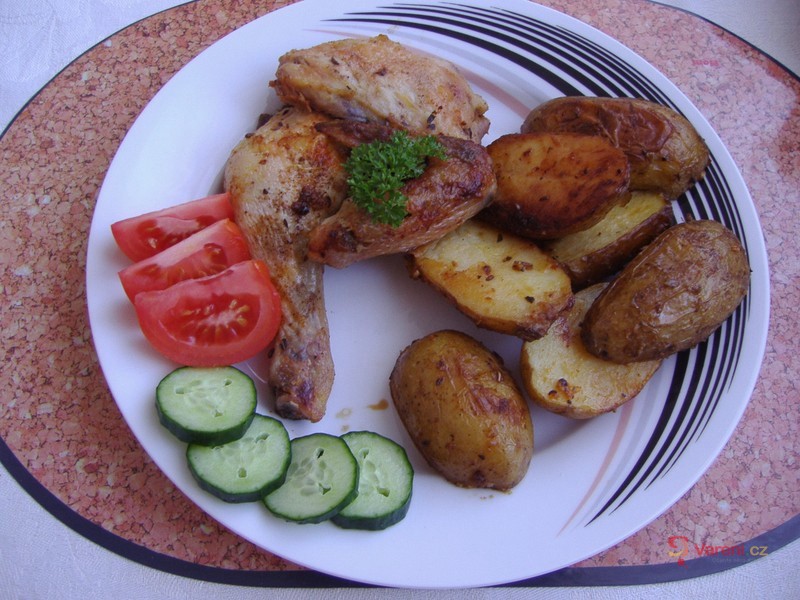 Kuře pečené s brambory