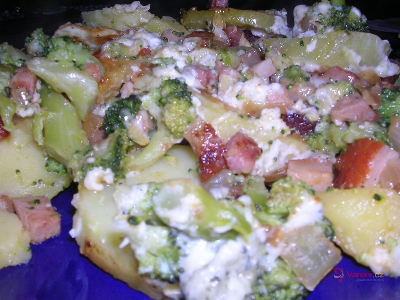 Brambory zapečené s nivou a brokolicí - fotografie 2